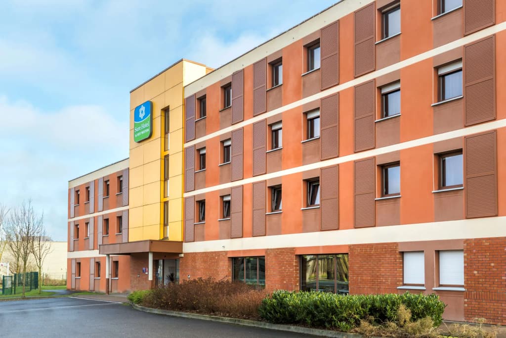 Sure Hotel by Best Western Saint-Amand-Les-Eaux - Photo 1