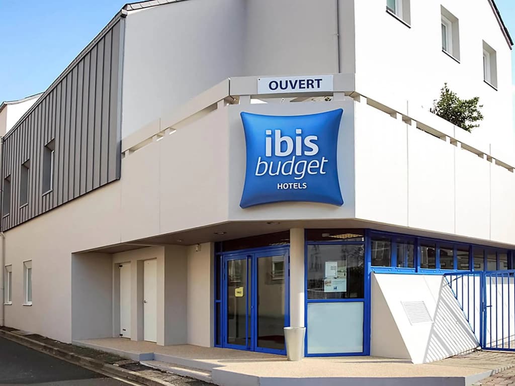 ibis budget Cholet Centre - Photo 1