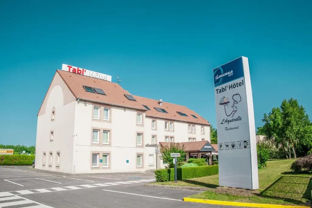 Brit Hotel Confort Amiens - Photo 1