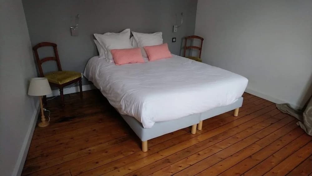 La Charuel - Photo 1