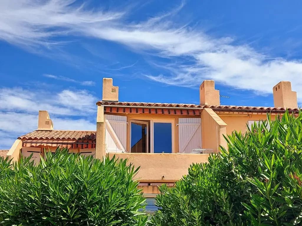 Coquet studio avec belle terrasse - Photo 1