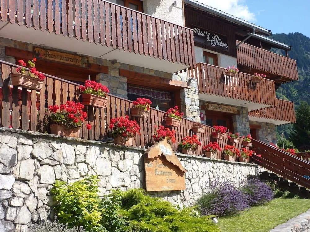 Hotel Les Glières - Photo 1