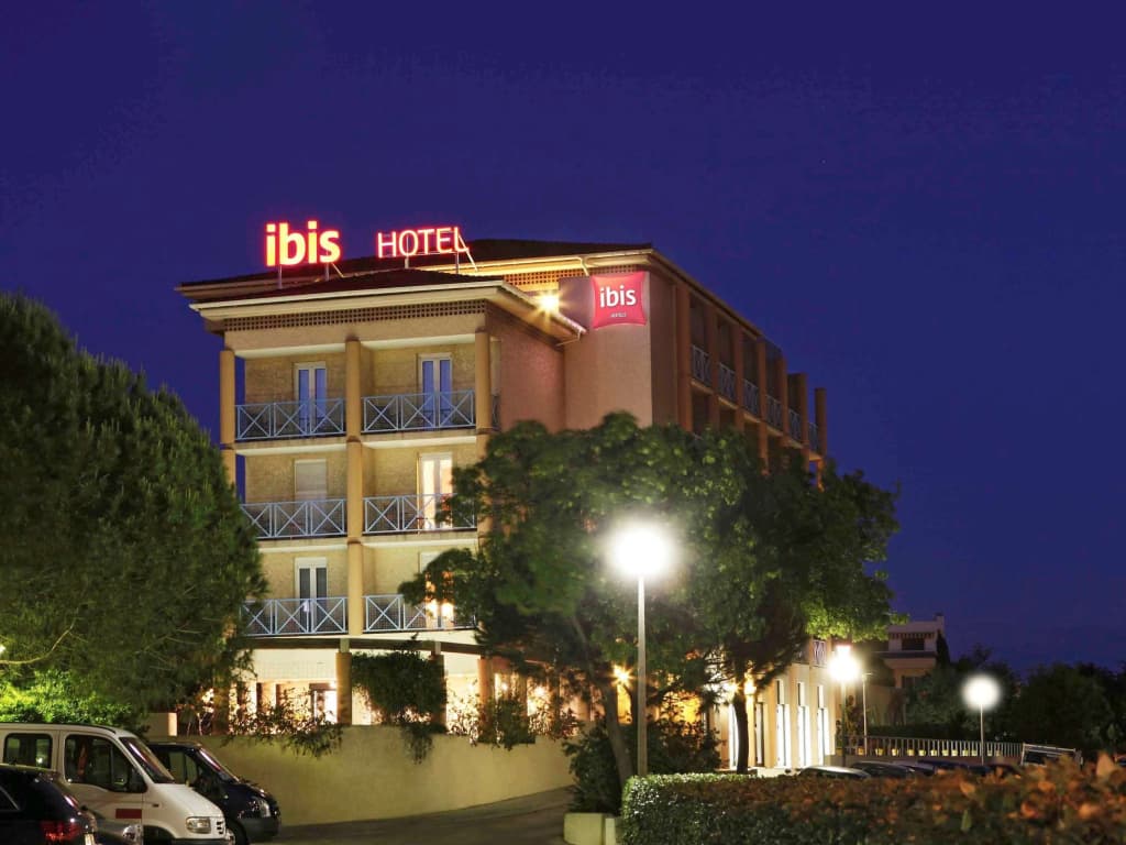ibis Hyères Centre - Photo 1