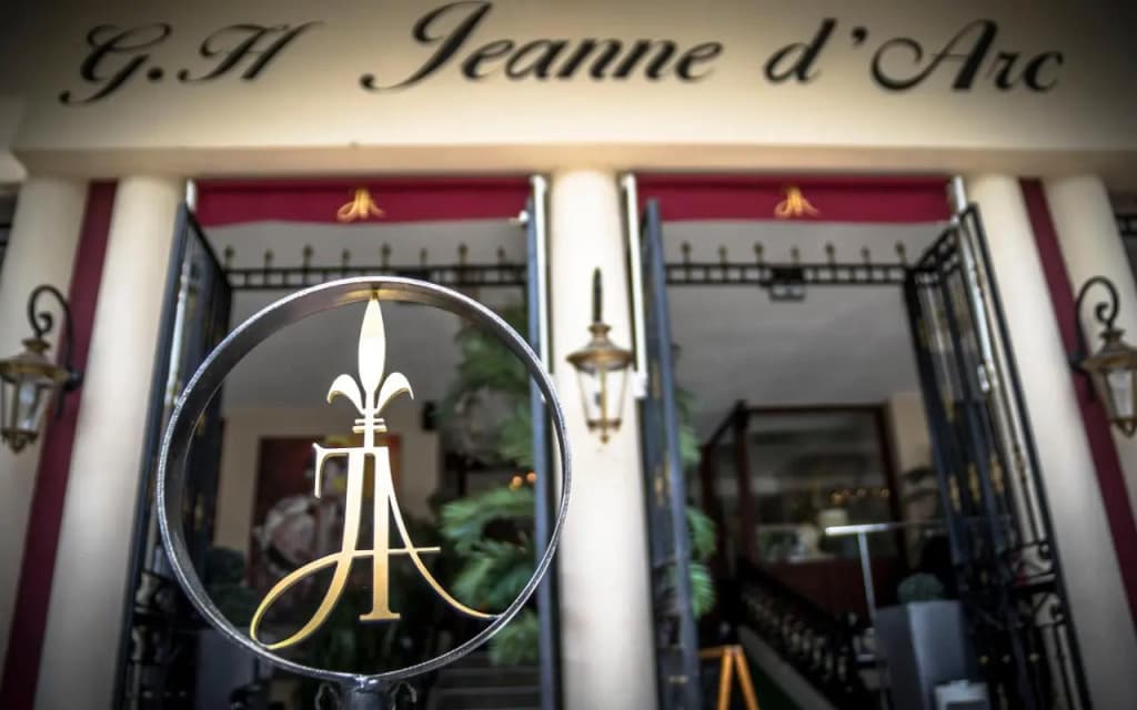 Grand Hotel Jeanne d'Arc - Photo 1