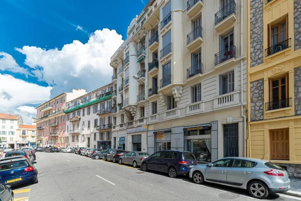Cosy 1 Bdr Near Garibaldi Square - Top Floor & AC - Photo 1
