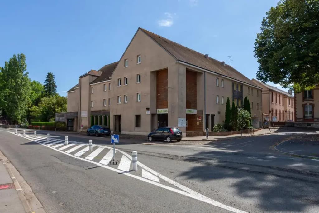 B&B HOTEL Chartres Centre Cathédrale - Photo 1