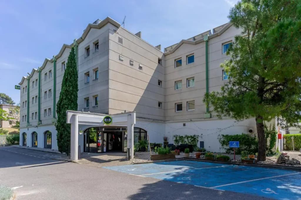 B&B HOTEL Marseille La Valentine Porte d'Aubagne - Photo 1