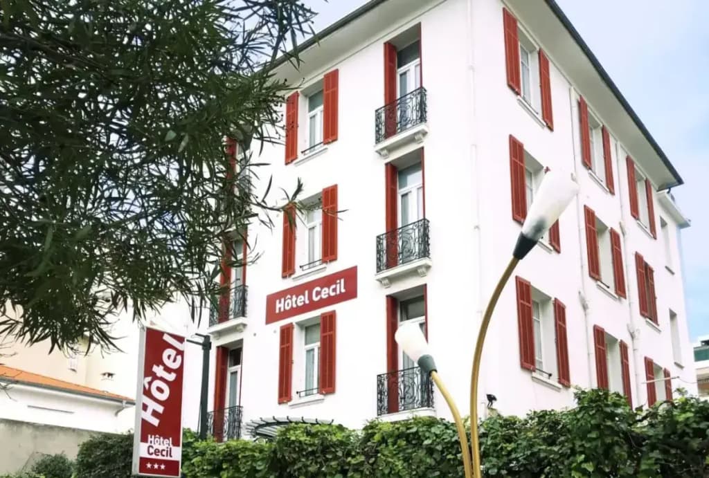 Hôtel Cecil - Photo 1