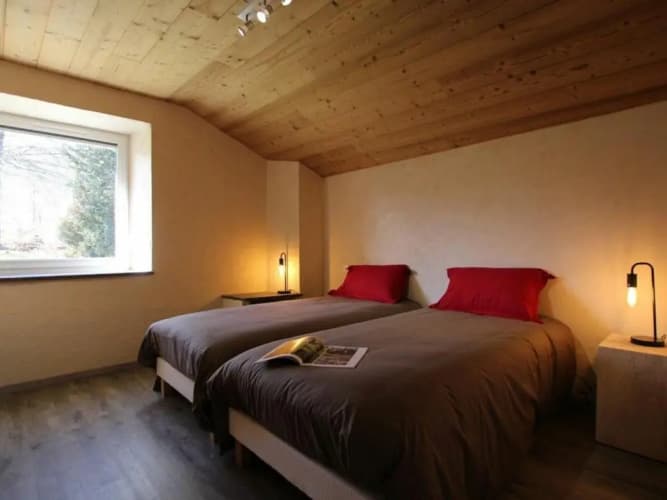 MAISON SAINT-JEURES, 5 PIèCES, 11 PERSONNES - FR-1-582-43