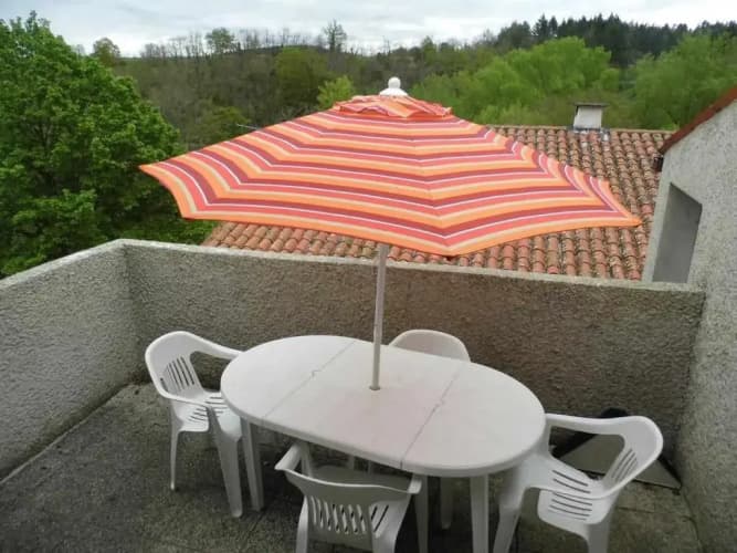 Joli petit T2 calme au bord de leau