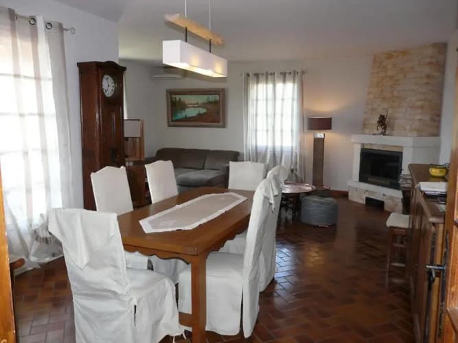 Maison de vacances avec piscine privée, possédant une très une jolie vue sur le Luberon, agréable jardin, située à Mérindol, 8 personnes, LS2-153 MAGNIFI