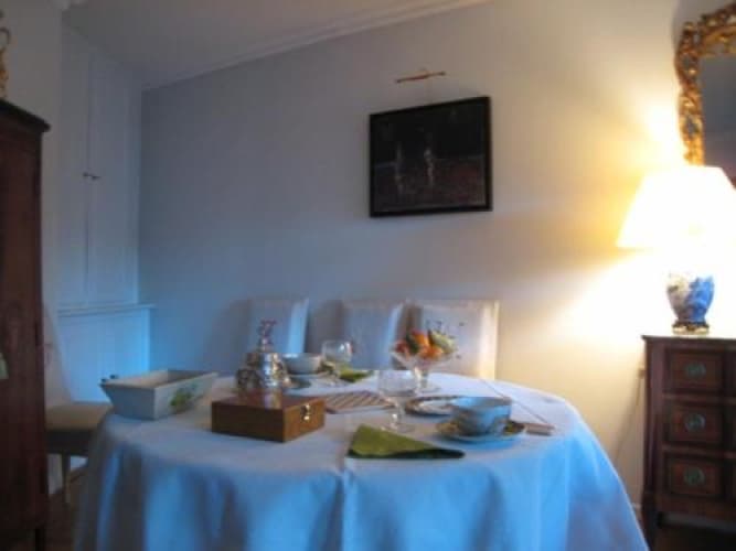 Une Chambre en Ville