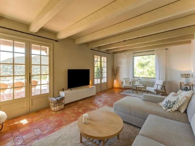 Villa in Cavalaire With Sea View & Pool