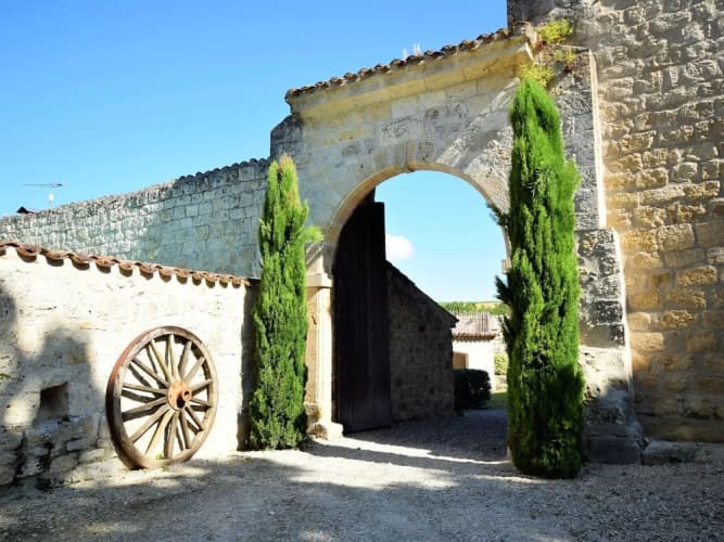 Castle in Bon-encontre With Pool & Garden