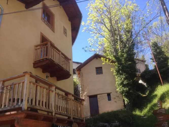 Eco-hôtel et Yourtes du Mercantour